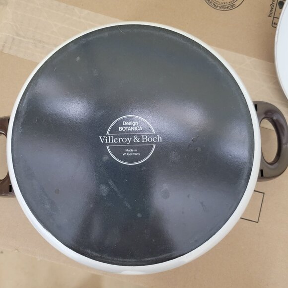 Villeroy & Boch Botanica Enameled Metal Cooking Pot with Lid Sweet Violets 3 Qt - Picture 4 of 5